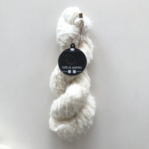Lotus Yarns Fluffy Pure Tussah <span class=keywords><strong>Soie</strong></span> Brossé 240m/100g Aran Poids Naturel <span class=keywords><strong>Blanc</strong></span> Non Teint Fil À Tricoter <span class=keywords><strong>De</strong></span> Haute Qualité Pour La Teinture À La Main - Product Image 1