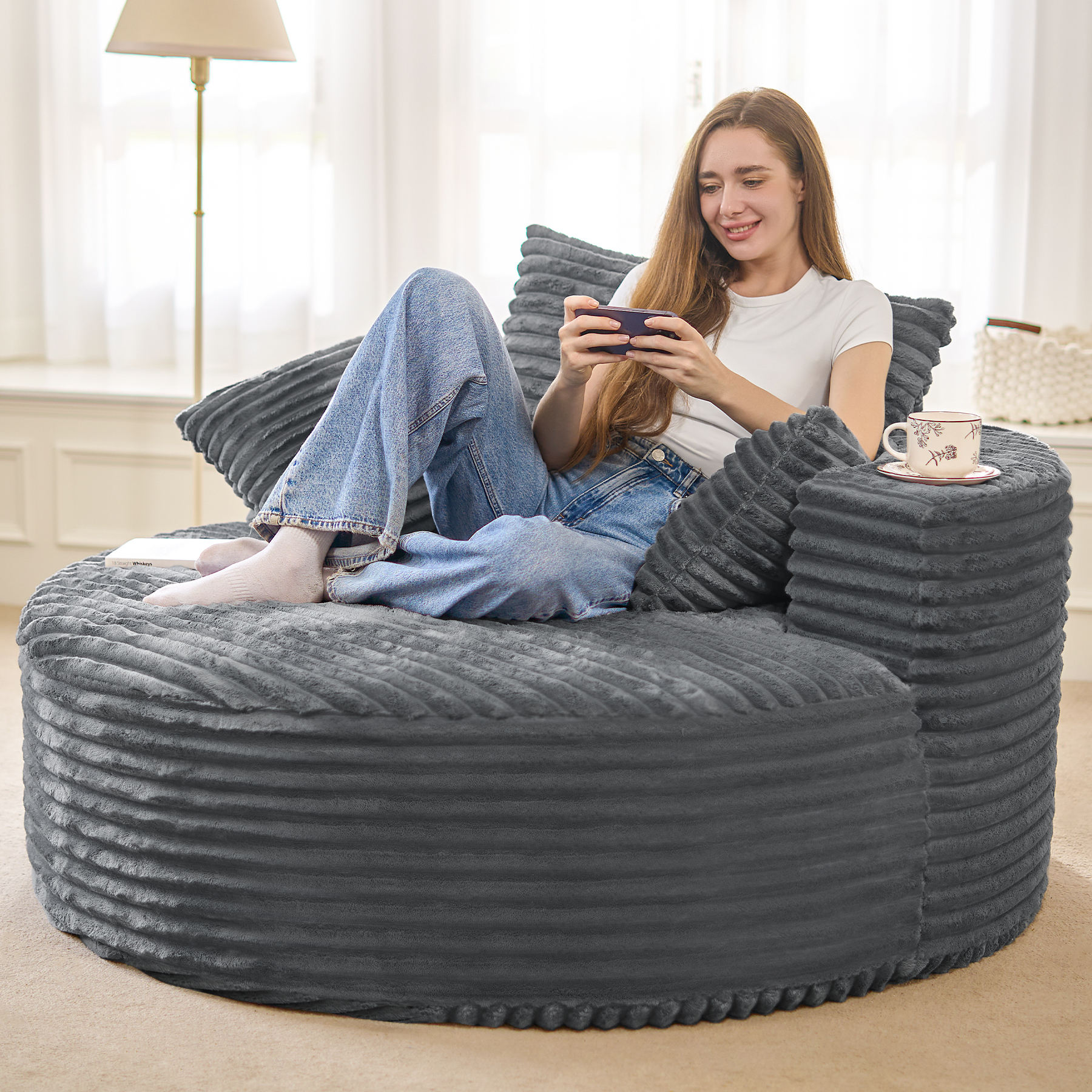 สีเทาเข้ม