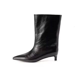 Botas de Mujer Hechas a Mano con Cuero Personalizado de Alta Calidad, Color Negro, Tacón Bajo de 5 cm - Product Image 1