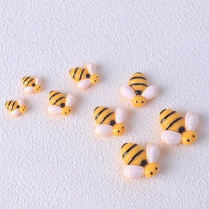 Ensemble de 6 bougies en cire d'abeille naturelle, petites bougies votives avec décorations de petites abeilles en cadeau, décoration de petite abeille jaune à <span class=keywords><strong>faire</strong></span> <span class=keywords><strong>soi</strong></span>-même - Product Image 6