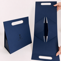 Boîte cadeau pliable triangulaire, emballage plat en une seule pièce avec poignée, logo personnalisé, écologique pour les vêtements, directement de l'usine
