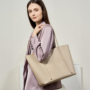 Nouveau sac fourre-tout vintage en cuir de vachette véritable pour femme, fermeture ouverte, grande capacité, sac à bandoulière portable pour l'été et les trajets quotidiens - Product Image 4