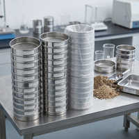 Juego de tamices de laboratorio con malla calibrada para análisis preciso de agregados y procedimientos de pruebas de materiales de construcción