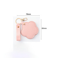 Miroir de maquillage portable en cuir PU avec porte-clés, miroir rond rotatif à fleurs tendance, mini miroir à suspendre pour femmes