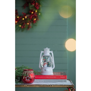 Linterna Blanca Navideña con Muñeco de Nieve y Árbol, Luz LED, Efecto de Agua Giratoria, Temporizador de 6 Horas, 3 Pilas AA - Product Image 3