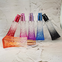 Flacon pulvérisateur en verre transparent dégradé de 21 ml en forme de tour Eiffel avec pulvérisateur en aluminium pour parfum