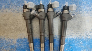 0445110646 0445110647 <span class=keywords><strong>injecteur</strong></span> de carburant Diesel Original 0445110369 03L130277J 03L130277Q pour Bosch VW Amarok Audi Seat Skoda 2.0 <span class=keywords><strong>Tdi</strong></span> - Product Image 2
