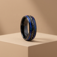 Bagues de fiançailles et de mariage en tungstène noir avec opale bleue écrasée et météorite serties en sangle