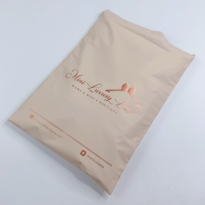 Sacs de Courrier Luxe Pêche avec Logo Doré Rose - Sacs d'Emballage Personnalisés pour E-commerce - Product Image 2