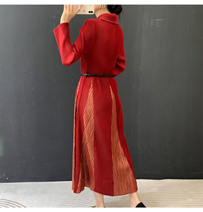 Abito Arricciato Primavera 2026 Nuovo Colore Tinta Unita Lusso Leggero Elegante Temperamento Commuter Abito a Mezza Lunghezza Ampia Gonna a Ruota per <span class=keywords><strong>Donna</strong></span> - Product Image 6