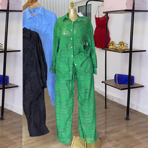 HK72261 Completo Estivo Trendy da Donna: <span class=keywords><strong>Camicia</strong></span> a Maniche Lunghe con Colletto Rovesciato e Pantaloni a Gamba Dritta, Set Due Pezzi - Product Image 2