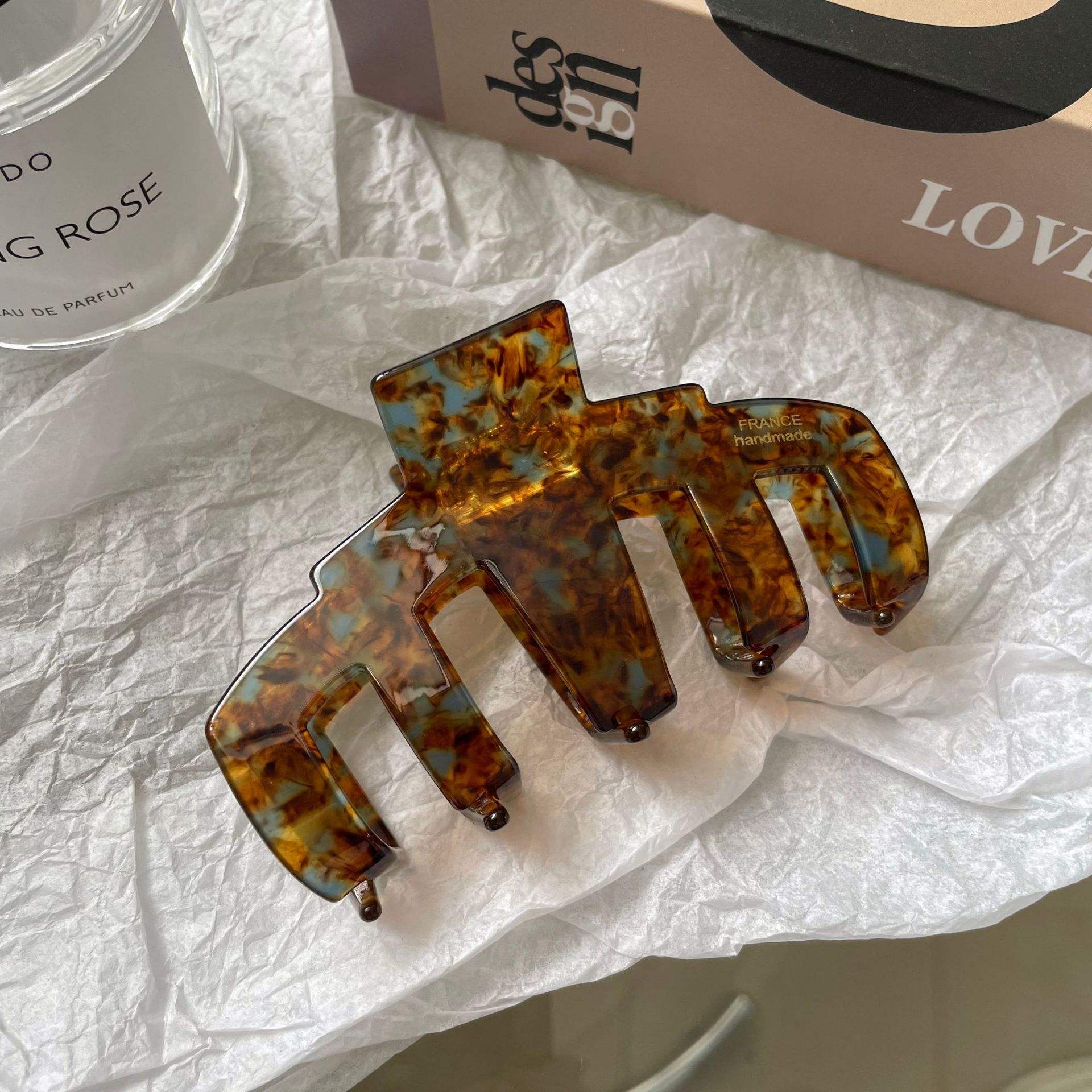 สีน้ำตาล