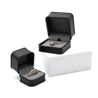 PU bord noir moderne créatif motif carré collier pendentif anneau Bracelet Couple anneau stockage boîte à bijoux
