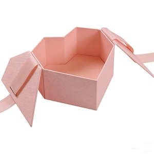 Caja Rígida de Cartón Magnética de Doble Puerta con Forma de Corazón, Personalizable con Logotipo, Caja de Regalo Misteriosa de Lujo, Caja Portátil para Dulces de Boda con Grabado - Product Image 3