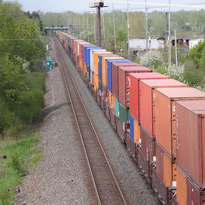 中欧铁路通往米兰、巴黎、塔什干、阿拉木图，并提供门到门的卡车运输服务 - Product Image 5