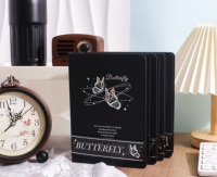 Carnet de notes élégant en cuir PU avec logo personnalisé, motif papillon, feuille holographique, pages intérieures noires, couverture rigide de luxe