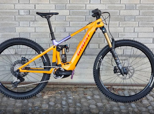 Bicicleta de Carretera Deportiva Completa 2025 C68 Allroad RED AXS E1 - Cuadro de Fibra de Carbono, Electrónica 2x12, Frenos de Disco Hidráulicos, Doble Suspensión - Product Image 4