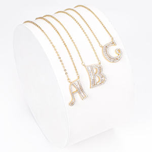 سم بالجملة تخصيص 18 قيراط مطلية بالذهب طوق فاخر من الزركون قلادة بحروف سلاسل الهيب هوب قلادة أولية للنساء - Product Image 5