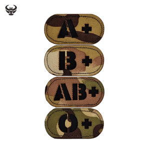 Parche de Resina de Tela de Lona Ecológica Reflectante Infrarroja para Grupos Sanguíneos A+B+AB+O+, Kit de Primeros Auxilios, Insignia Negra Camuflada, Resistente a la Decoloración, Alta Calidad - Product Image 1