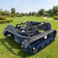 Le robot tondeuse à gazon télécommandé sur chenilles tourne sur place, et la lame plate s'illumine et s'abaisse automatiquement.