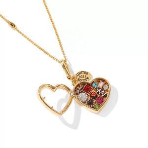 Collier pendentif Bella Viva en forme de cœur ouvrable, boîte à chocolat, zircon, laiton plaqué or, design romantique pour femme, anniversaire quotidien - Product Image 1