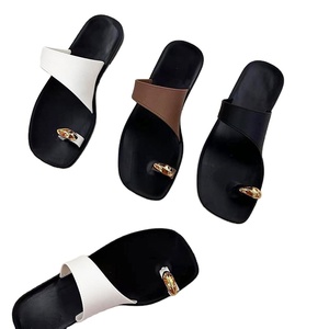 Sandali Donna All'ingrosso di Lusso Estivi in Gomma con Plateau - Nuovo Stile - Product Image 1