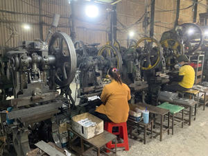 Pièces structurelles en aluminium découpées au laser sur mesure au Vietnam, estampées, anodisées, pliées, soudées et assemblées pour le secteur de la machinerie - Product Image 4