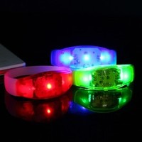 Bracelets LED programmables DMX512 Richshining en gros - Contrôle de synchronisation sans fil, bracelets lumineux pour concerts/festivals/fêtes