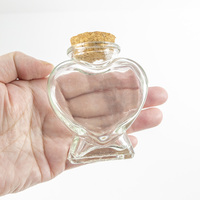 Petits bocaux en verre en forme de cœur avec couvercles en liège, rouleaux de papier colorés, bouteilles de souhait transparentes pour bricolage, fête de mariage