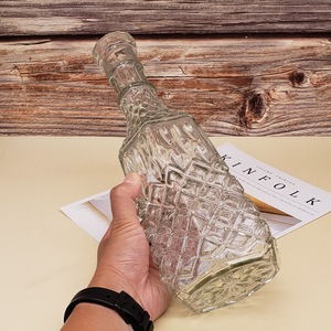 Refroidisseur à vin et carafe en <span class=keywords><strong>verre</strong></span> de luxe de style français 1L Carafe à vin de raisin vide avec un design élégant en <span class=keywords><strong>verre</strong></span> avec couvercle en <span class=keywords><strong>verre</strong></span> - Product Image 6