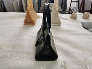 Desain Modern Mewah Patung Batu Marmer Hitam Nero <span class=keywords><strong>Marquina</strong></span> Kerajinan Tangan Seni Patung Marmer Model Tas untuk Dekorasi Villa Hotel - Product Image 6