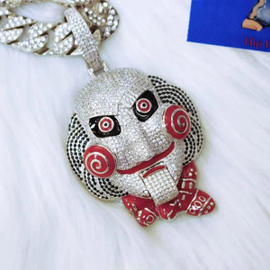 Colgante de Lujo con Incrustaciones de Diamantes de Imitación, Diseño de Personaje de Película de Terror Billy the Puppet, Joyería Hip Hop Brillante, Accesorios - Product Image 4