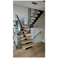 Escalier en bois massif avec garde-corps en verre droit Anewson