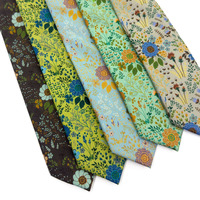 Corbata de Algodón Gris Claro con Diseño Floral de Zinnia para Aniversario, Corbata de Regalo con Logotipo Personalizado