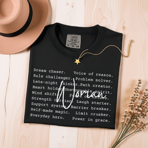 T-Shirt da Donna Comfort Colors, Girocollo 100% Cotone, Maglietta con Scritta 'Empowered Woman', Regalo per la Giornata Internazionale della Donna - Product Image 2