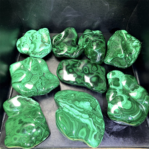 אבן מלכיט טבעית מלוטשת באיכות גבוהה, קריסטל ירוק, אבן מרפא לעיצוב הבית - Product Image 1