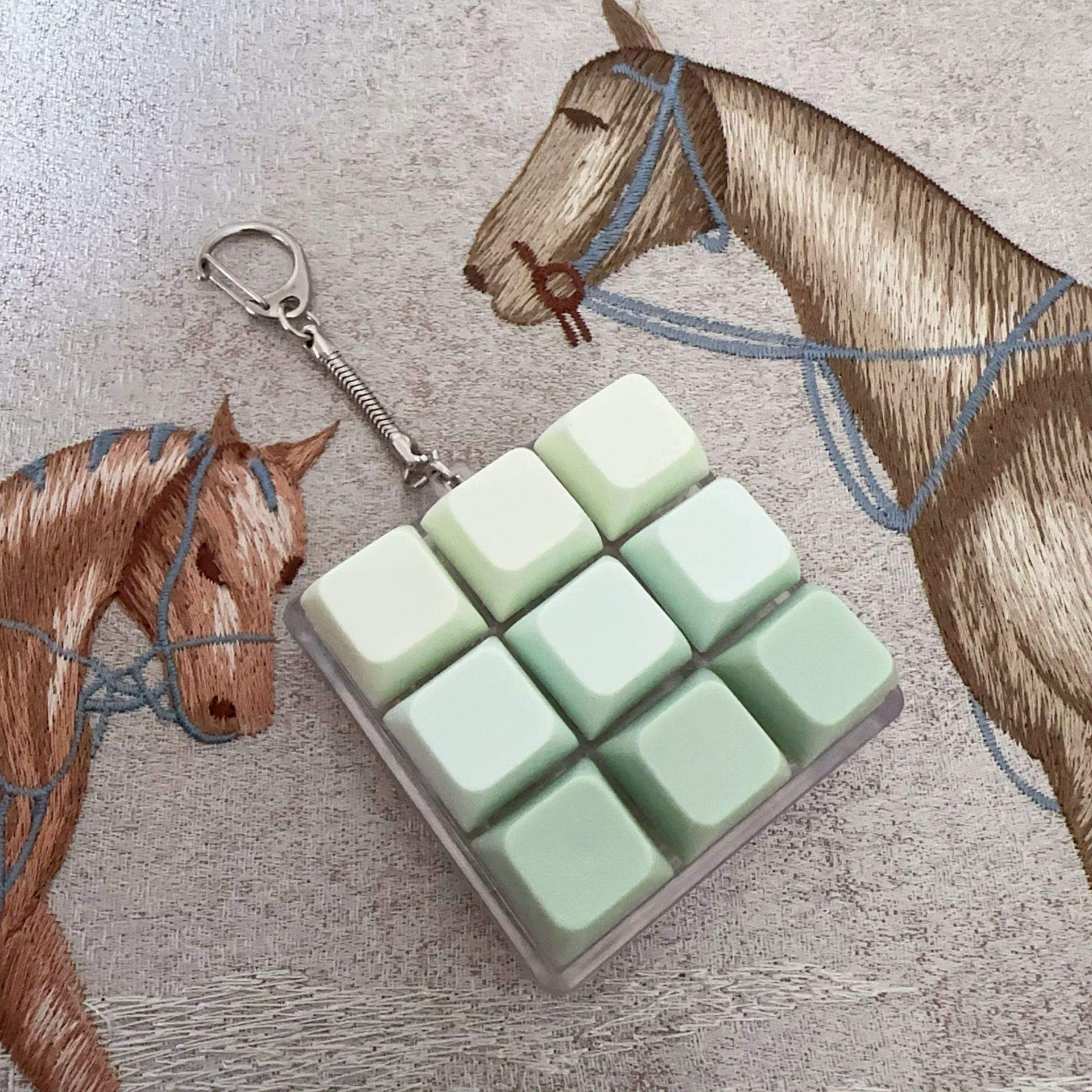 Nueve llaves de concha de hueso de serpiente serie verde claro con luces