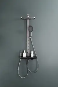 עיצוב מודרני צמוד על הקיר חדר אמבטיה סט מקלחת רב תכליתי סט מקלחת אקדח אפור עם ברז מפל מים