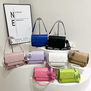 2024 bolsas femininas de grife de luxo estilo vestido de alta qualidade com decoração de corrente bolsas de marcas famosas para mulheres