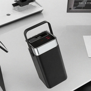 Batterie externe portable 100000mAh RGB avec charge rapide PD 22.5W, affichage numérique LED et câbles intégrés pour l'extérieur - Product Image 3