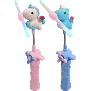 Moulin à vent de <span class=keywords><strong>licorne</strong></span> clignotant à led Musique électrique rotative Bâton magique à main pour enfants Jouets lumineux - Product Image 1