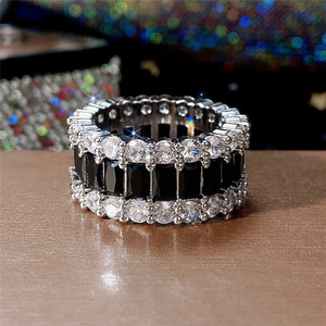 Anello di Lusso con Gemme a Grappolo per Donne, Gioiello da Dito Scintillante e alla Moda - Product Image 3