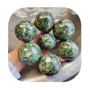 Cristaux naturels rares de haute qualité boules de guérison en gros sphères de cristal de diopside vert pour cadeau