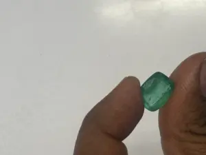 Gemas Sunita, Esmeralda Natural Certificada de Grado AAA, Corte Octogonal, Color Verde, Pulida, Tratada con Calor, Precio al por Mayor de Rajastán - Product Image 5