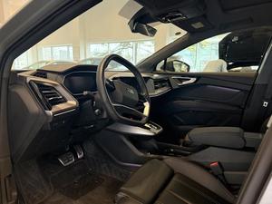 Audi Q4 <span class=keywords><strong>E</strong></span>-tron 40 SUV Elettrico Usato 2024, Versione Premium <span class=keywords><strong>a</strong></span> Lunga Autonomia, Pronto per l'Esportazione, Grigio su Nero - Product Image 4