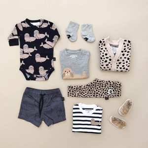 Conjunto de Ropa para Bebé Niño de Algodón Orgánico Surtido de Diseñador para Recién Nacido con Mameluco de Manga Larga, Pantalones y Gorro - Product Image 4