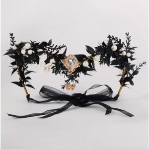 Accessoire de costume d'Halloween Pafu : Serre-tête gothique floral noir avec roses artificielles et papillons, voile en tulle sombre gothique - Product Image 4