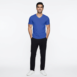T-shirt décontracté pour homme à col en V et manches courtes, basiques d'été en grande taille 3XL, couleur unie, 100% coton, fabriqué en tissu jersey - Product Image 1