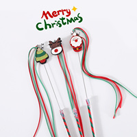 Jouet interactif en feutre pour chat, bâton de Noël avec pendentifs Père Noël, renne, sapin, clochette et pompon, pour l'entraînement, faible MOQ, vente en gros directe usine de produits pour animaux de compagnie