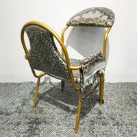 Vente en gros d'usine de chaises d'église empilables en métal pour culte musulman Chaises de prière pour mosquée avec roulettes Garde-corps amovible